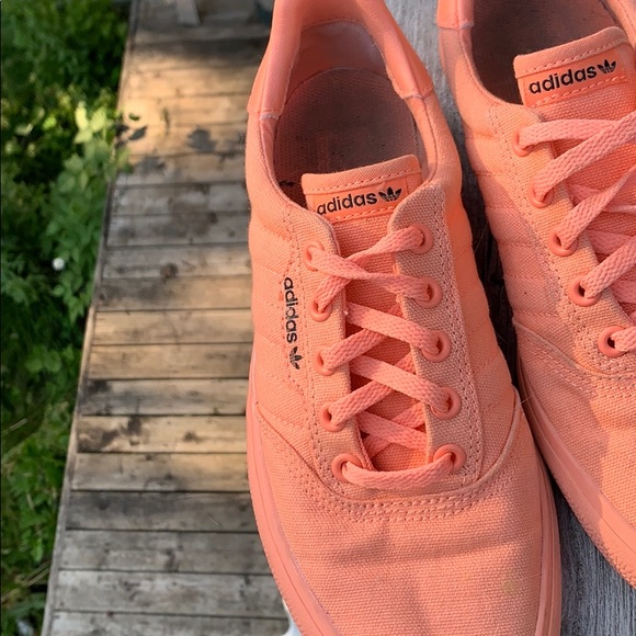 Adidas 3MC neon pink shoes - Picture 2 of 2